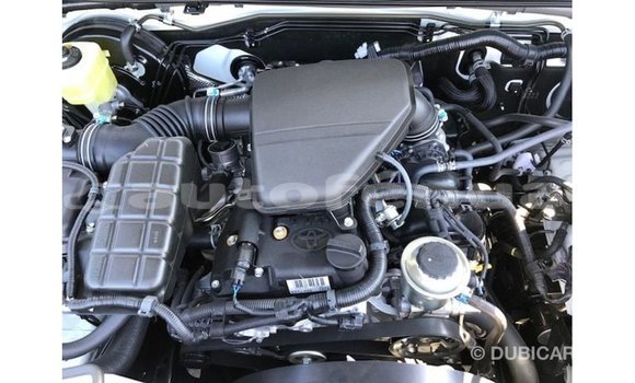 Acheter Import Voiture Toyota Prado Blanc à Import - Dubai, Marquesas Acheter Import Voiture Toyota Prado Blanc à Import - Dubai, Marquesas