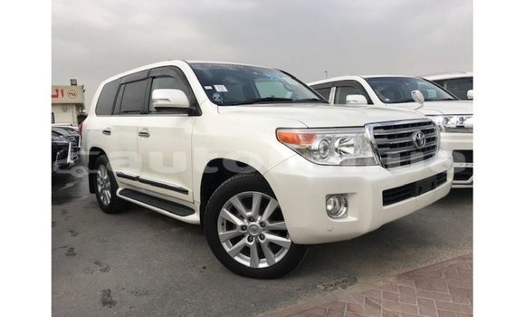 Acheter Import Voiture Toyota Land Cruiser Blanc à Import - Dubai, Marquesas