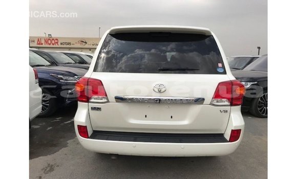 Buy Import Toyota Land Cruiser White Car in Import - Dubai in Marquesas Buy Import Toyota Land Cruiser White Car in Import - Dubai in Marquesas