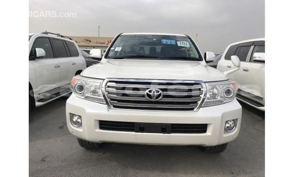 Buy Import Toyota Land Cruiser White Car in Import - Dubai in Marquesas Buy Import Toyota Land Cruiser White Car in Import - Dubai in Marquesas