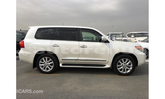Buy Import Toyota Land Cruiser White Car in Import - Dubai in Marquesas Buy Import Toyota Land Cruiser White Car in Import - Dubai in Marquesas