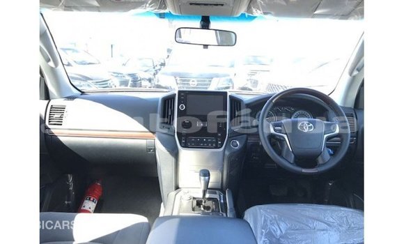 Acheter Import Voiture Toyota Land Cruiser Blanc à Import - Dubai, Marquesas Acheter Import Voiture Toyota Land Cruiser Blanc à Import - Dubai, Marquesas
