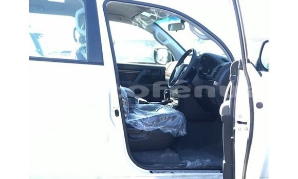 Acheter Import Voiture Toyota Land Cruiser Blanc à Import - Dubai, Marquesas Acheter Import Voiture Toyota Land Cruiser Blanc à Import - Dubai, Marquesas