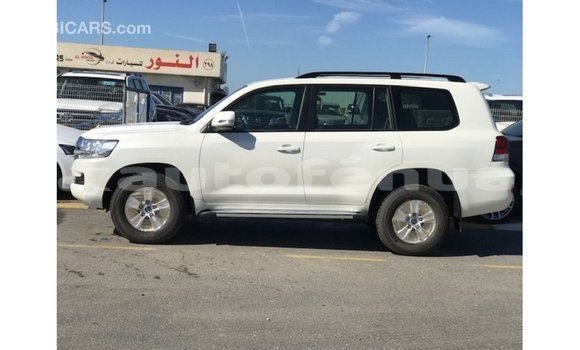Acheter Import Voiture Toyota Land Cruiser Blanc à Import - Dubai, Marquesas Acheter Import Voiture Toyota Land Cruiser Blanc à Import - Dubai, Marquesas