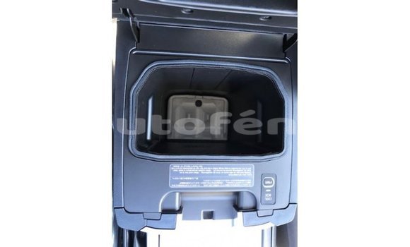 Acheter Import Voiture Toyota Land Cruiser Blanc à Import - Dubai, Marquesas Acheter Import Voiture Toyota Land Cruiser Blanc à Import - Dubai, Marquesas