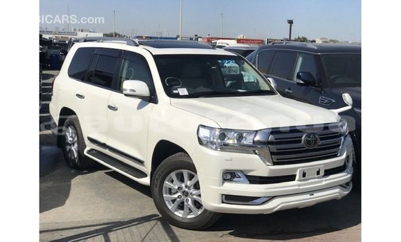Acheter Import Voiture Toyota Land Cruiser Blanc à Import - Dubai, Marquesas Acheter Import Voiture Toyota Land Cruiser Blanc à Import - Dubai, Marquesas