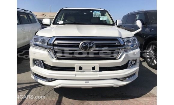Acheter Import Voiture Toyota Land Cruiser Blanc à Import - Dubai, Marquesas Acheter Import Voiture Toyota Land Cruiser Blanc à Import - Dubai, Marquesas