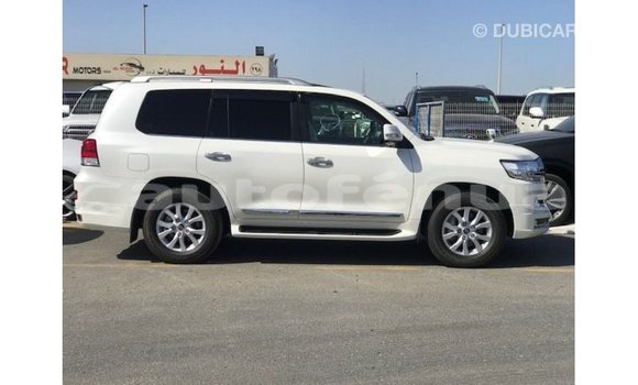 Acheter Import Voiture Toyota Land Cruiser Blanc à Import - Dubai, Marquesas Acheter Import Voiture Toyota Land Cruiser Blanc à Import - Dubai, Marquesas