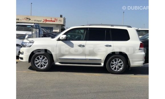 Acheter Import Voiture Toyota Land Cruiser Blanc à Import - Dubai, Marquesas Acheter Import Voiture Toyota Land Cruiser Blanc à Import - Dubai, Marquesas