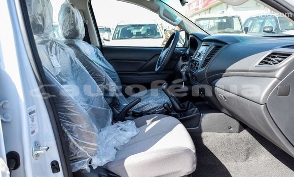 Buy Import Mitsubishi L200 White Car in Import - Dubai in Marquesas Buy Import Mitsubishi L200 White Car in Import - Dubai in Marquesas