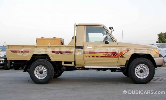 Acheter Import Voiture Toyota Land Cruiser Beige à Import - Dubai, Marquesas Acheter Import Voiture Toyota Land Cruiser Beige à Import - Dubai, Marquesas
