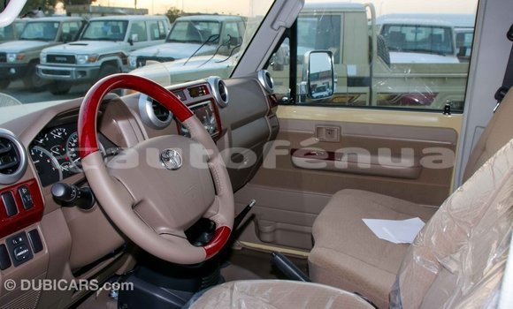 Acheter Import Voiture Toyota Land Cruiser Beige à Import - Dubai, Marquesas Acheter Import Voiture Toyota Land Cruiser Beige à Import - Dubai, Marquesas