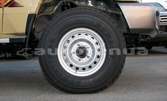 Acheter Import Voiture Toyota Land Cruiser Beige à Import - Dubai, Marquesas Acheter Import Voiture Toyota Land Cruiser Beige à Import - Dubai, Marquesas