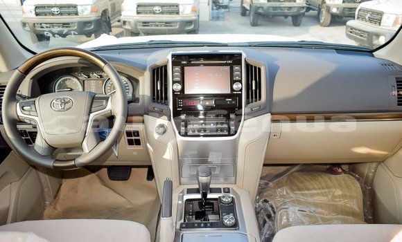 Buy Import Toyota Land Cruiser White Car in Import - Dubai in Marquesas Buy Import Toyota Land Cruiser White Car in Import - Dubai in Marquesas