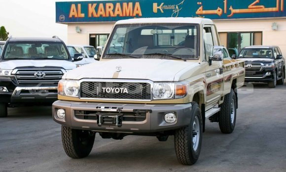 Acheter Import Voiture Toyota Land Cruiser Beige à Import - Dubai, Marquesas Acheter Import Voiture Toyota Land Cruiser Beige à Import - Dubai, Marquesas