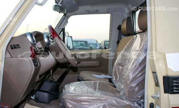 Acheter Import Voiture Toyota Land Cruiser Beige à Import - Dubai, Marquesas Acheter Import Voiture Toyota Land Cruiser Beige à Import - Dubai, Marquesas