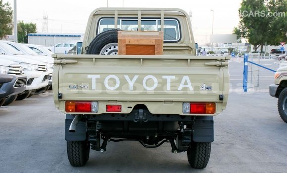 Acheter Import Voiture Toyota Land Cruiser Beige à Import - Dubai, Marquesas Acheter Import Voiture Toyota Land Cruiser Beige à Import - Dubai, Marquesas