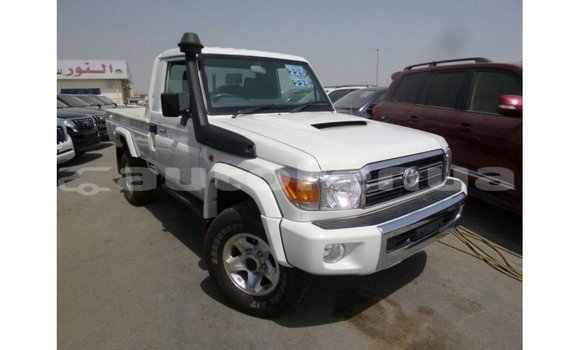 Acheter Import Voiture Toyota Land Cruiser Blanc à Import - Dubai, Marquesas