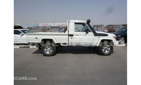 Acheter Import Voiture Toyota Land Cruiser Blanc à Import - Dubai, Marquesas Acheter Import Voiture Toyota Land Cruiser Blanc à Import - Dubai, Marquesas