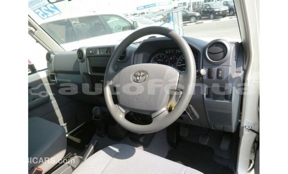 Buy Import Toyota Land Cruiser White Car in Import - Dubai in Marquesas Buy Import Toyota Land Cruiser White Car in Import - Dubai in Marquesas