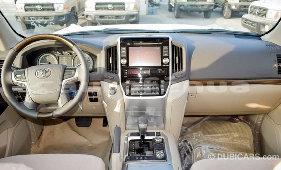 Acheter Import Voiture Toyota Land Cruiser Blanc à Import - Dubai, Marquesas Acheter Import Voiture Toyota Land Cruiser Blanc à Import - Dubai, Marquesas