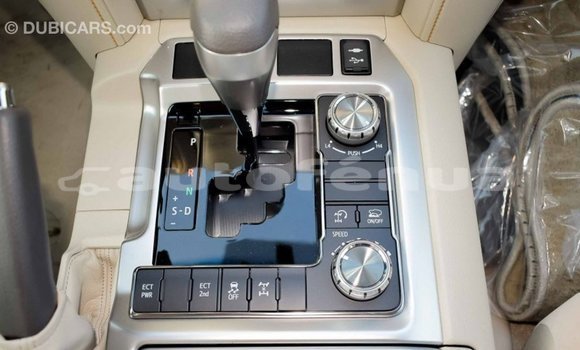 Acheter Import Voiture Toyota Land Cruiser Blanc à Import - Dubai, Marquesas Acheter Import Voiture Toyota Land Cruiser Blanc à Import - Dubai, Marquesas