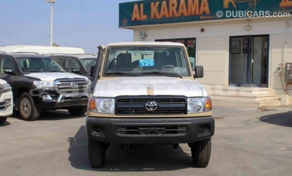 Acheter Import Voiture Toyota Land Cruiser Beige à Import - Dubai, Marquesas Acheter Import Voiture Toyota Land Cruiser Beige à Import - Dubai, Marquesas