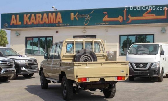 Acheter Import Voiture Toyota Land Cruiser Beige à Import - Dubai, Marquesas Acheter Import Voiture Toyota Land Cruiser Beige à Import - Dubai, Marquesas