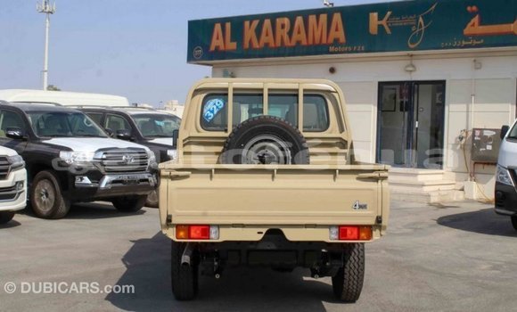 Acheter Import Voiture Toyota Land Cruiser Beige à Import - Dubai, Marquesas Acheter Import Voiture Toyota Land Cruiser Beige à Import - Dubai, Marquesas