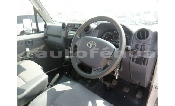 Buy Import Toyota Land Cruiser White Car in Import - Dubai in Marquesas Buy Import Toyota Land Cruiser White Car in Import - Dubai in Marquesas