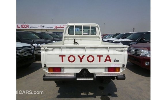 Buy Import Toyota Land Cruiser White Car in Import - Dubai in Marquesas Buy Import Toyota Land Cruiser White Car in Import - Dubai in Marquesas