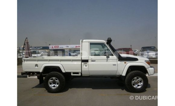 Buy Import Toyota Land Cruiser White Car in Import - Dubai in Marquesas Buy Import Toyota Land Cruiser White Car in Import - Dubai in Marquesas