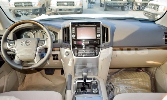Acheter Import Voiture Toyota Land Cruiser Blanc à Import - Dubai, Marquesas Acheter Import Voiture Toyota Land Cruiser Blanc à Import - Dubai, Marquesas