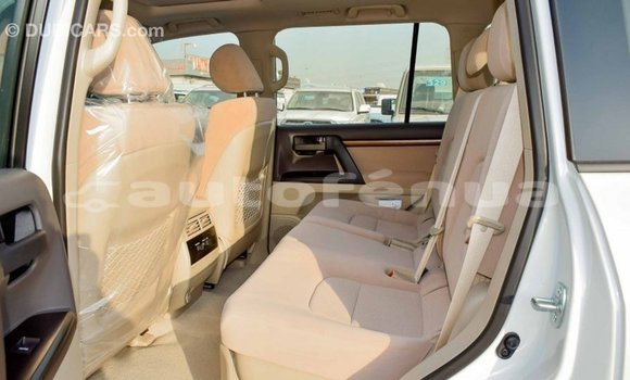 Acheter Import Voiture Toyota Land Cruiser Blanc à Import - Dubai, Marquesas Acheter Import Voiture Toyota Land Cruiser Blanc à Import - Dubai, Marquesas