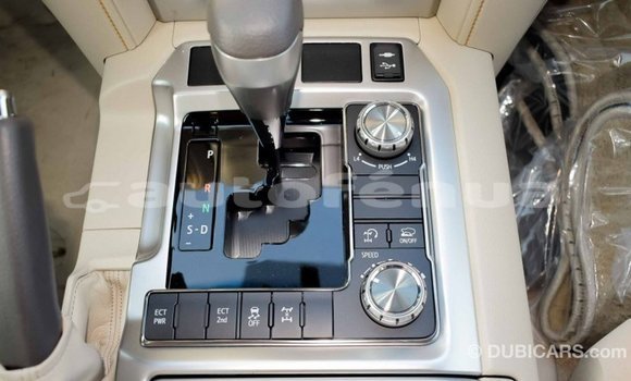 Acheter Import Voiture Toyota Land Cruiser Blanc à Import - Dubai, Marquesas Acheter Import Voiture Toyota Land Cruiser Blanc à Import - Dubai, Marquesas
