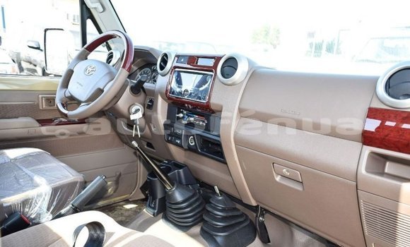 Buy Import Toyota Land Cruiser Beige Car in Import - Dubai in Marquesas Buy Import Toyota Land Cruiser Beige Car in Import - Dubai in Marquesas