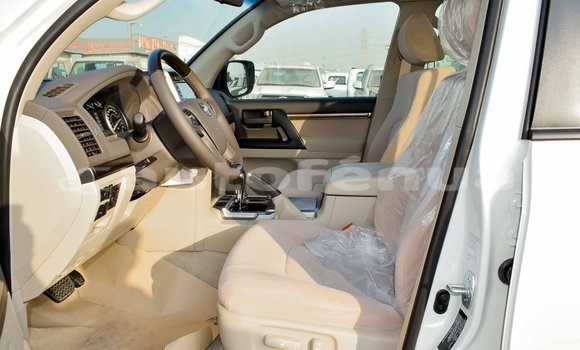 Acheter Import Voiture Toyota Land Cruiser Blanc à Import - Dubai, Marquesas Acheter Import Voiture Toyota Land Cruiser Blanc à Import - Dubai, Marquesas