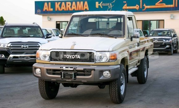 Acheter Import Voiture Toyota Land Cruiser Beige à Import - Dubai, Marquesas Acheter Import Voiture Toyota Land Cruiser Beige à Import - Dubai, Marquesas