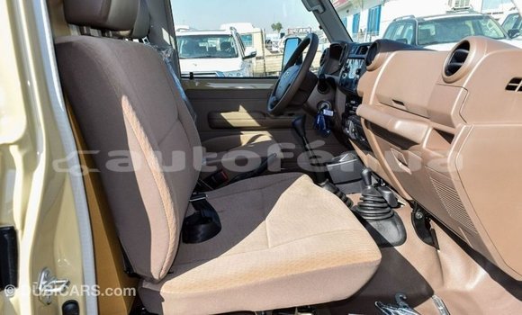 Acheter Import Voiture Toyota Land Cruiser Beige à Import - Dubai, Marquesas Acheter Import Voiture Toyota Land Cruiser Beige à Import - Dubai, Marquesas