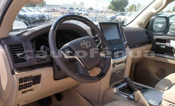 Acheter Import Voiture Toyota Land Cruiser Blanc à Import - Dubai, Marquesas Acheter Import Voiture Toyota Land Cruiser Blanc à Import - Dubai, Marquesas