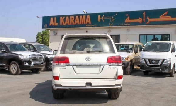 Acheter Import Voiture Toyota Land Cruiser Blanc à Import - Dubai, Marquesas Acheter Import Voiture Toyota Land Cruiser Blanc à Import - Dubai, Marquesas