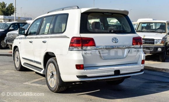 Acheter Import Voiture Toyota Land Cruiser Blanc à Import - Dubai, Marquesas Acheter Import Voiture Toyota Land Cruiser Blanc à Import - Dubai, Marquesas