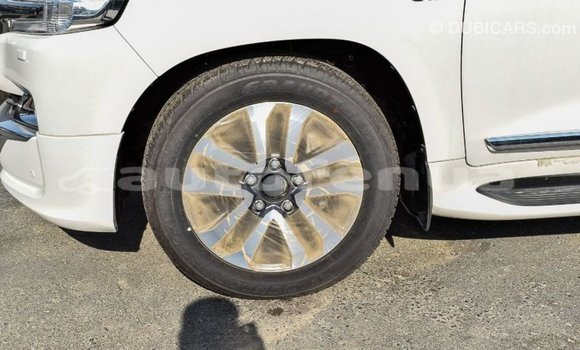 Acheter Import Voiture Toyota Land Cruiser Blanc à Import - Dubai, Marquesas Acheter Import Voiture Toyota Land Cruiser Blanc à Import - Dubai, Marquesas