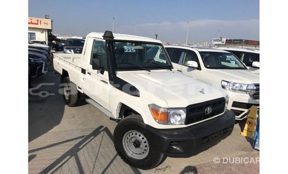 Acheter Import Voiture Toyota Land Cruiser Blanc à Import - Dubai, Marquesas Acheter Import Voiture Toyota Land Cruiser Blanc à Import - Dubai, Marquesas