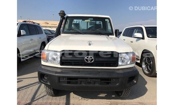 Acheter Import Voiture Toyota Land Cruiser Blanc à Import - Dubai, Marquesas Acheter Import Voiture Toyota Land Cruiser Blanc à Import - Dubai, Marquesas