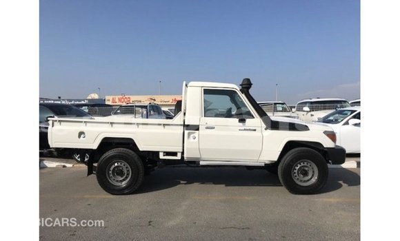 Acheter Import Voiture Toyota Land Cruiser Blanc à Import - Dubai, Marquesas Acheter Import Voiture Toyota Land Cruiser Blanc à Import - Dubai, Marquesas