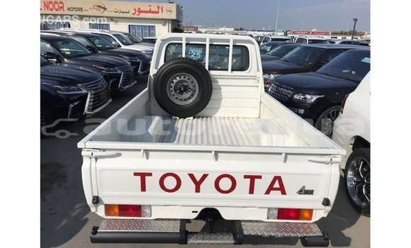 Acheter Import Voiture Toyota Land Cruiser Blanc à Import - Dubai, Marquesas Acheter Import Voiture Toyota Land Cruiser Blanc à Import - Dubai, Marquesas