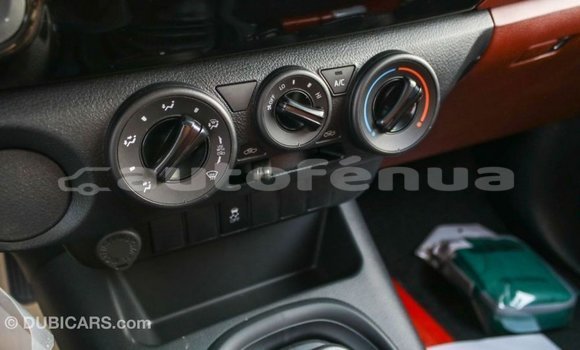 Acheter Import Voiture Toyota Hilux Blanc à Import - Dubai, Marquesas Acheter Import Voiture Toyota Hilux Blanc à Import - Dubai, Marquesas