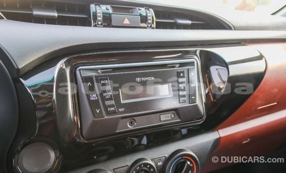 Acheter Import Voiture Toyota Hilux Blanc à Import - Dubai, Marquesas Acheter Import Voiture Toyota Hilux Blanc à Import - Dubai, Marquesas