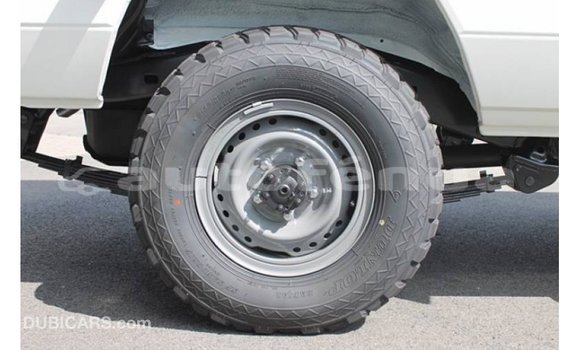 Buy Import Toyota Land Cruiser White Car in Import - Dubai in Marquesas Buy Import Toyota Land Cruiser White Car in Import - Dubai in Marquesas